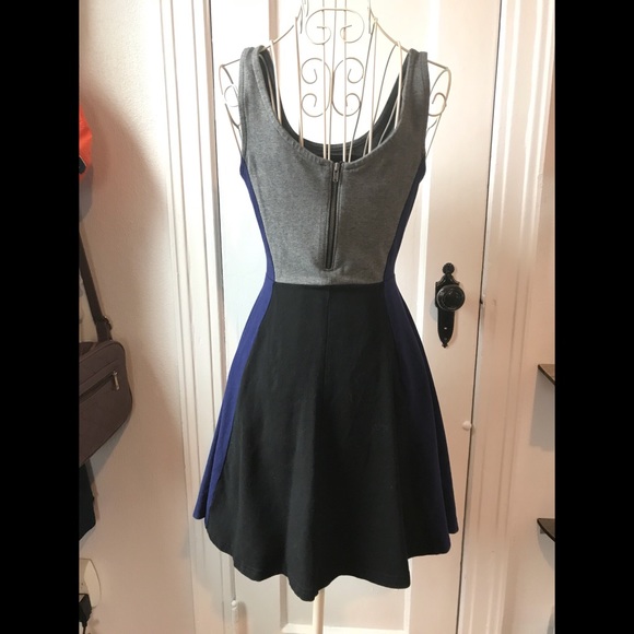 Express Color Block Dress - Picture 3 of 3
